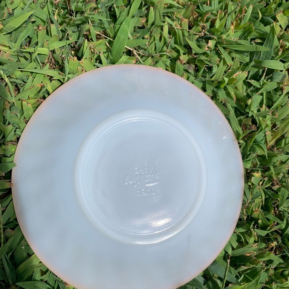 Fire King tea cups and saucers - Picture 7 of 16